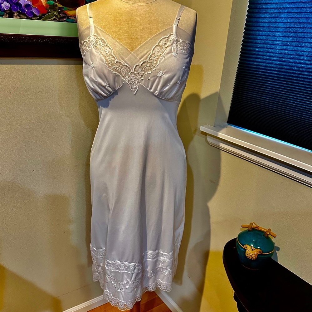 Vintage 60s Sauvette White Nylon & Lace Full Slip or Nightdress - sz 32